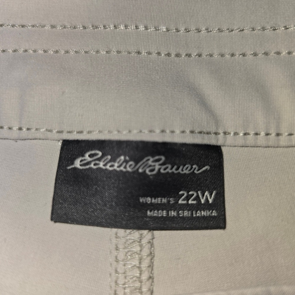 Eddie Bauer Rainier Shorts 22W Womens Pumice Beige Stretch Hiking UPF 50 2023 - Picture 8 of 10